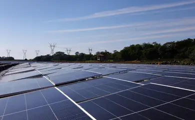Usina de painéis solares